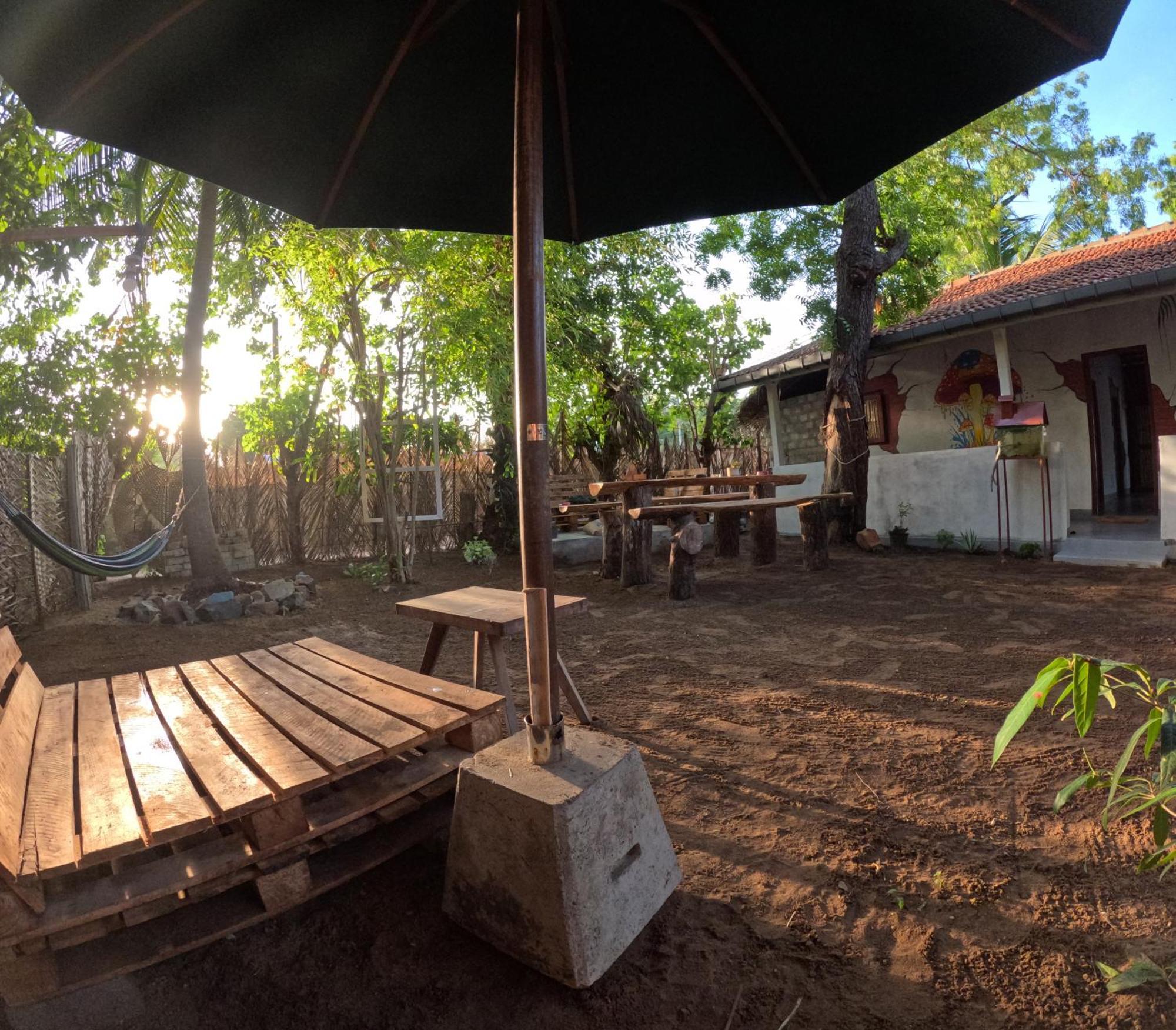 C U Hostel Trincomalee Eksteriør billede