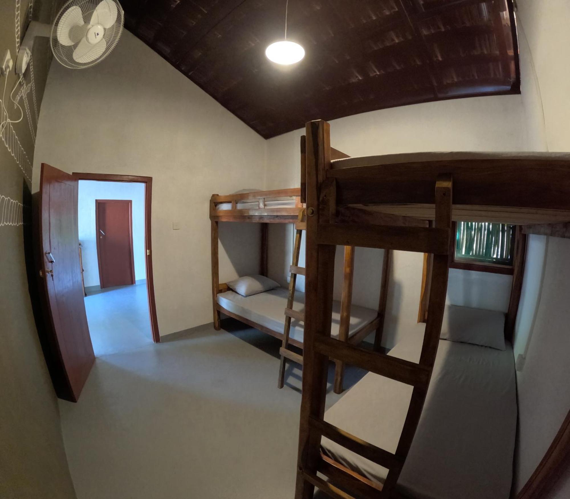 C U Hostel Trincomalee Eksteriør billede